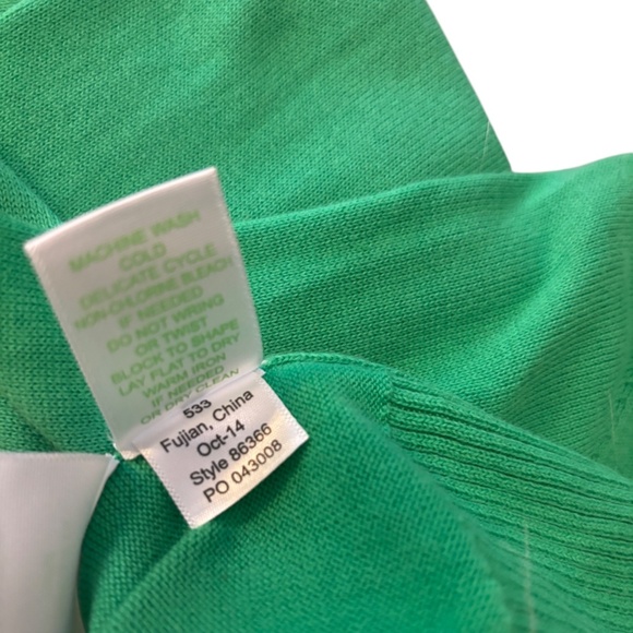 Lilly Pulitzer “Off Duty” Sweater (Size M) - Picture 4 of 4